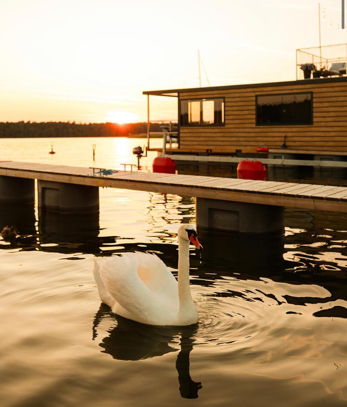 Domek Na Wodzie - Houseboat -Sauna, Taras Na Dachu, Dwie Sypialnie Mikołajki Exterior photo