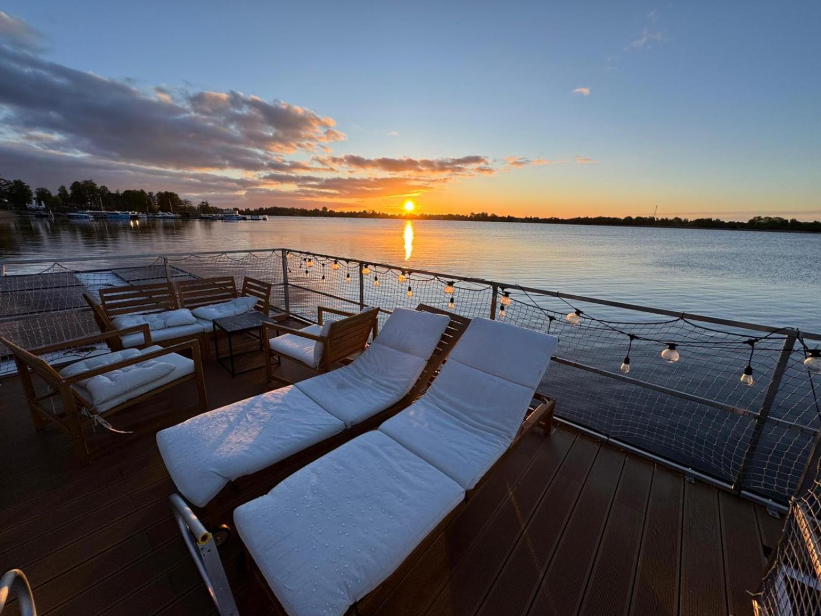 Domek Na Wodzie - Houseboat -Sauna, Taras Na Dachu, Dwie Sypialnie Mikołajki Exterior photo