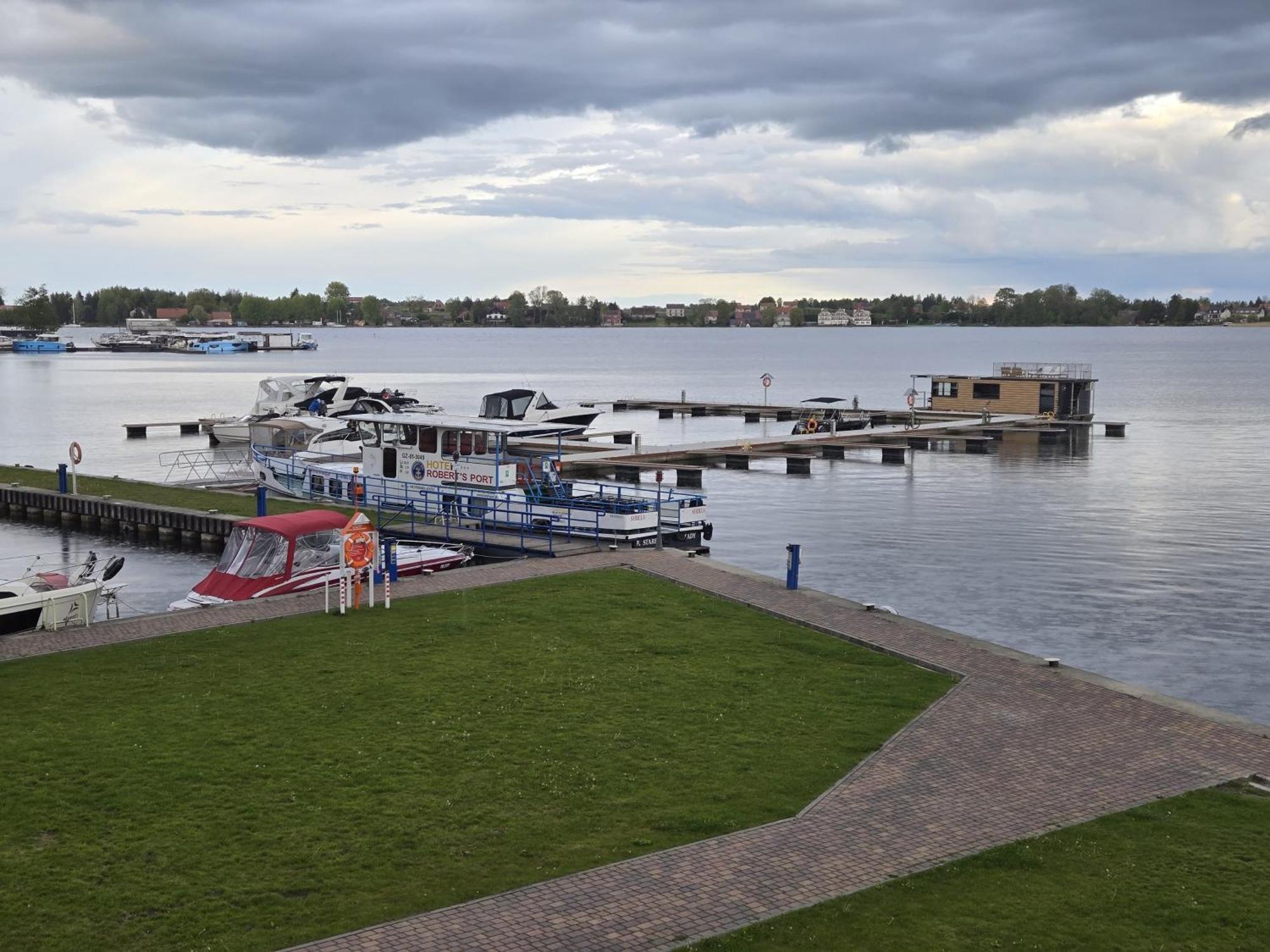 Domek Na Wodzie - Houseboat -Sauna, Taras Na Dachu, Dwie Sypialnie Mikołajki Exterior photo